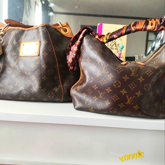 Louis Vuitton Sully Monogram Canvas Bag - Picture 16 of 16